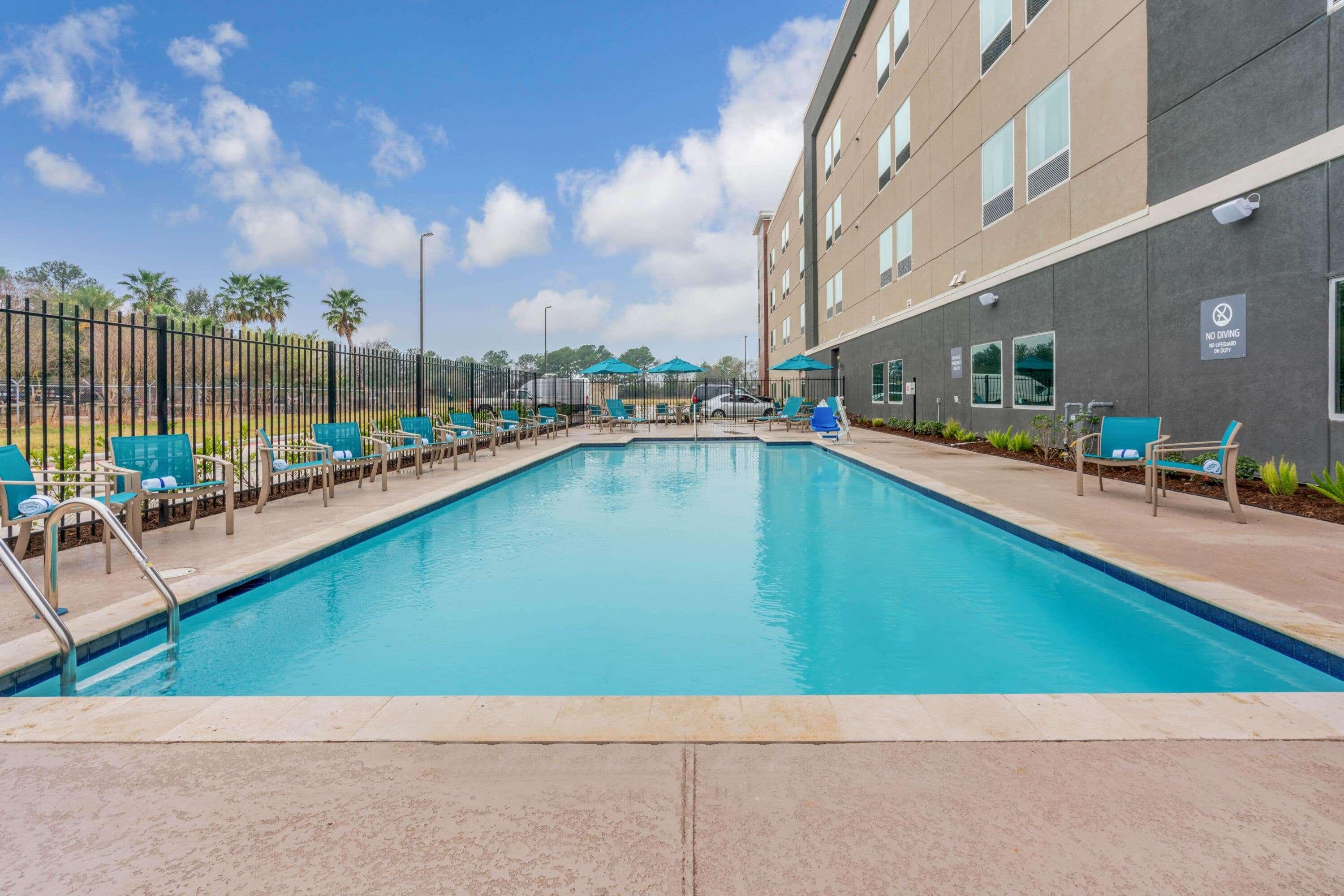 La Quinta And By Wyndham Houston South